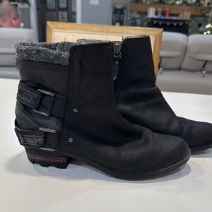 Sorel Zip Up Ankle Boots—8